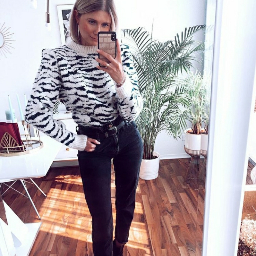 H&M animal print sweater blogger's favorite